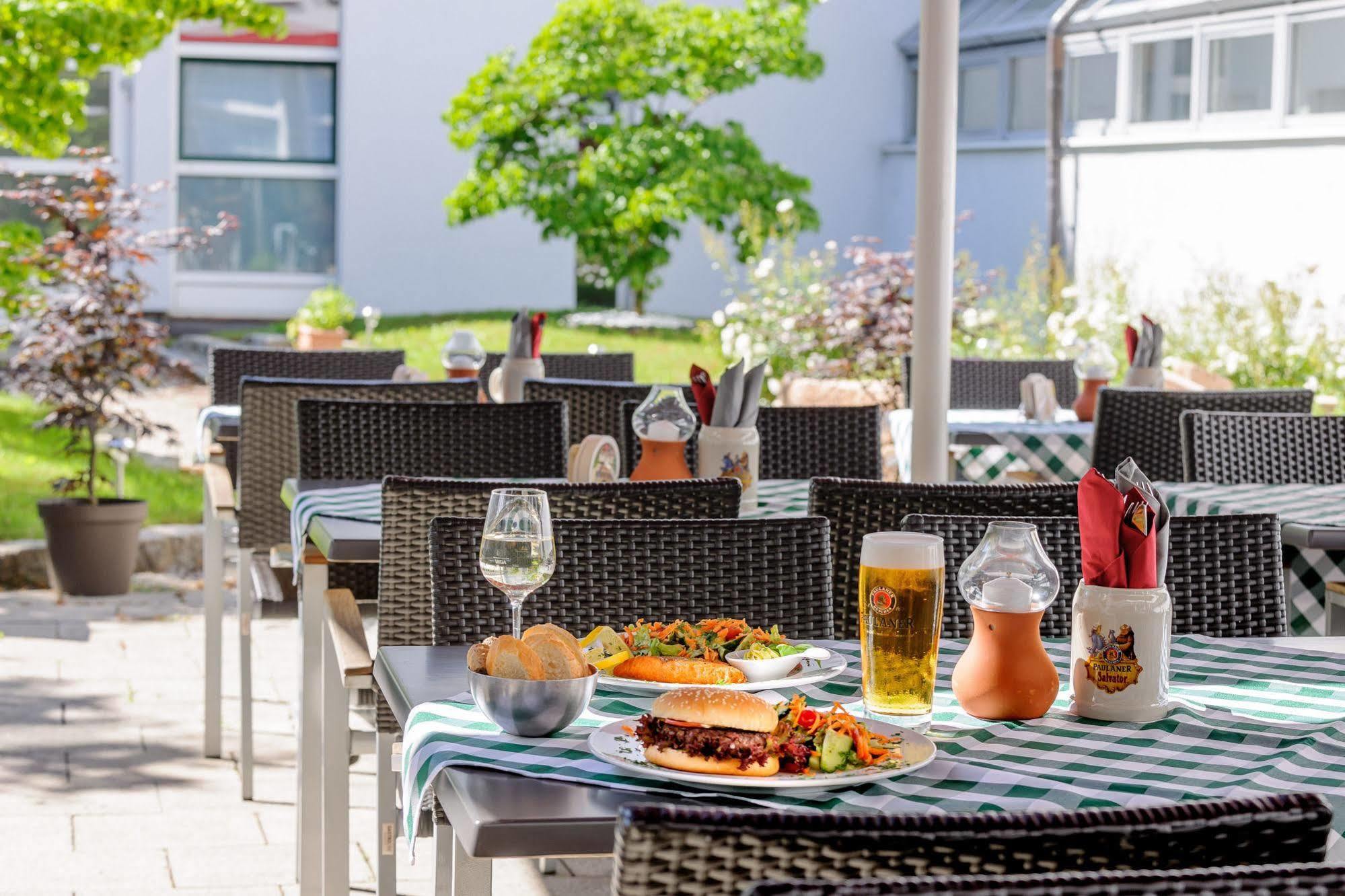 B&B Hotel Muenchen-Schwabing Экстерьер фото