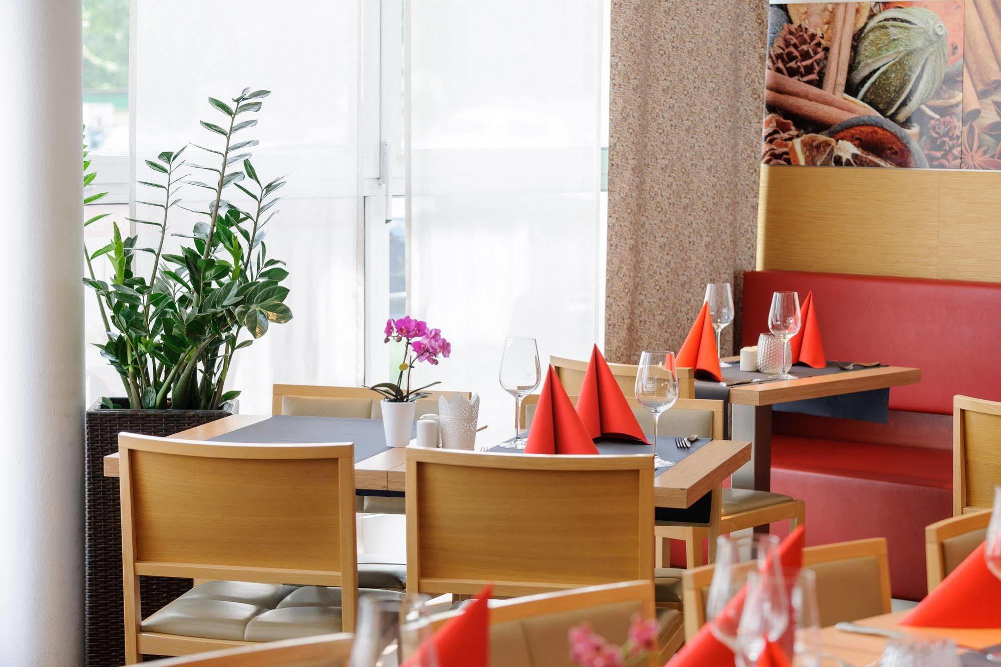 B&B Hotel Muenchen-Schwabing Экстерьер фото